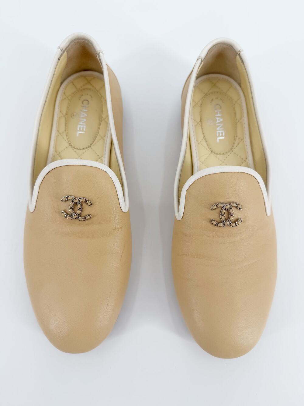 Chanel Tan Lambskin Leather Chain CC Logo Trim Loafers Opera Flats 38.5 G31630
